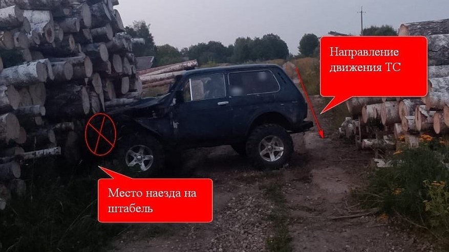 Главная картинка новости: В Костромской области водитель "Нивы" врезался в бревна у дороги