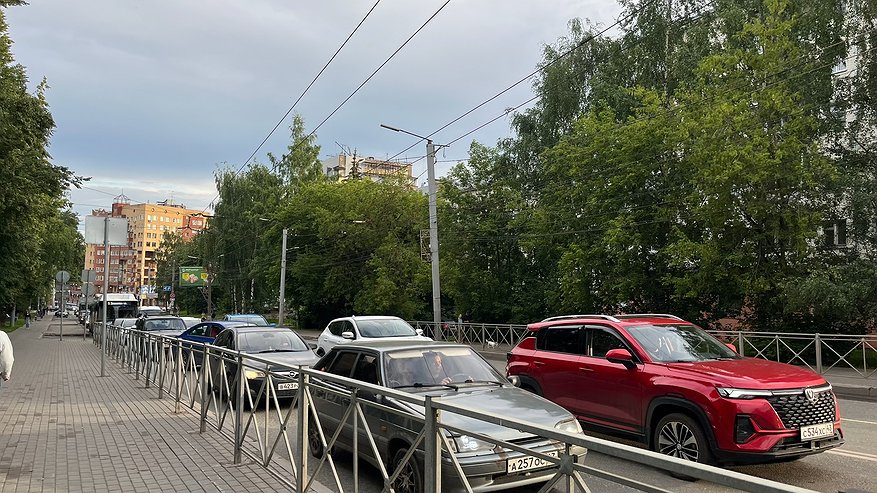 Главная картинка новости: ГАИ пояснила - что делать, если вы уже пересекли стоп-линию и загорелся красный сигнал светофора