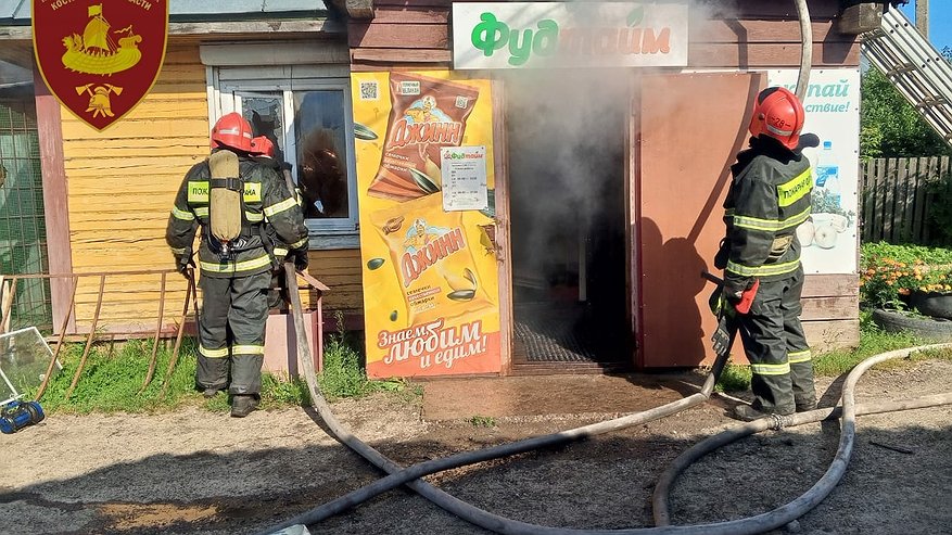 Главная картинка новости: В Костромской области загорелся магазин