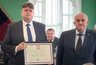 Миниатюра новости: Сергей Ситников вручил госнаграду Президента России замгубернатора Марату Хасанову
