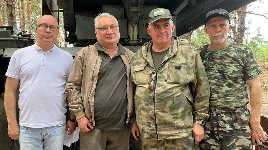 Главная картинка новости: Костромские художники в зоне спецоперации рисуют портреты героев-земляков