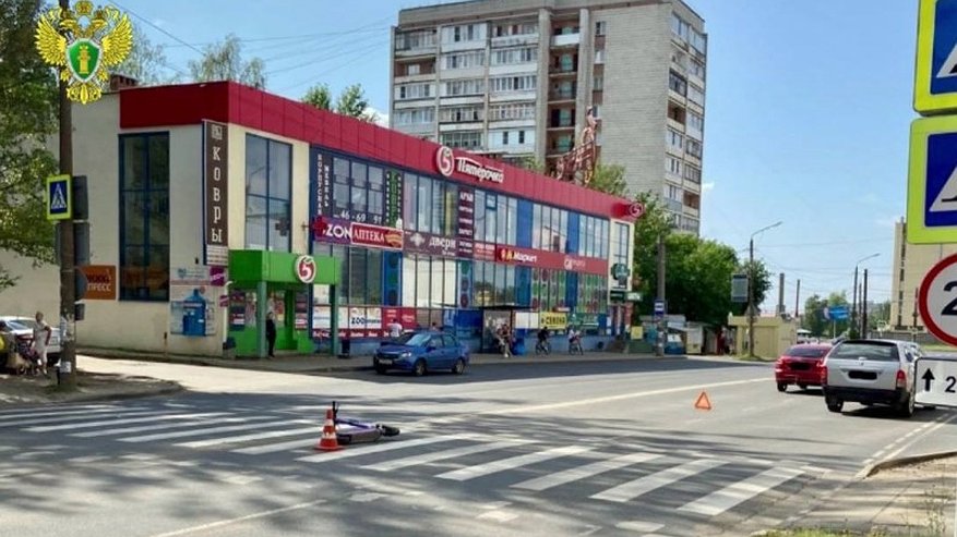Главная картинка новости: Пенсионер на "Ладе Приоре" сбил двух детей на электросамокатах в Костроме