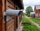 Поставил в деревенский дом камеру видеонаблюдения: увидел много интересного