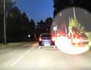 В Шарье оштрафовали водителя, который перевозил пассажира на крыше автомобиля