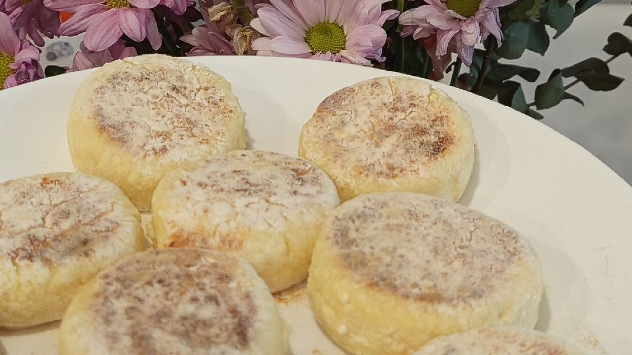 Главная картинка новости: Секреты пышных сырников без муки и соды — никогда не опадают: выпытала у знакомого шеф-повара