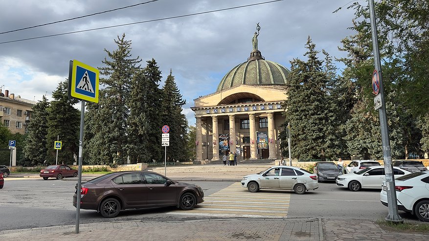 Главная картинка новости: Больше не включаю ближний днём: опытные водители объясняют, почему они отказываются от этой привычки