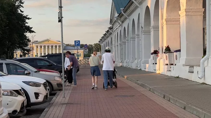 Главная картинка новости: В Костромской области 380 отцов сидят в декретных отпусках