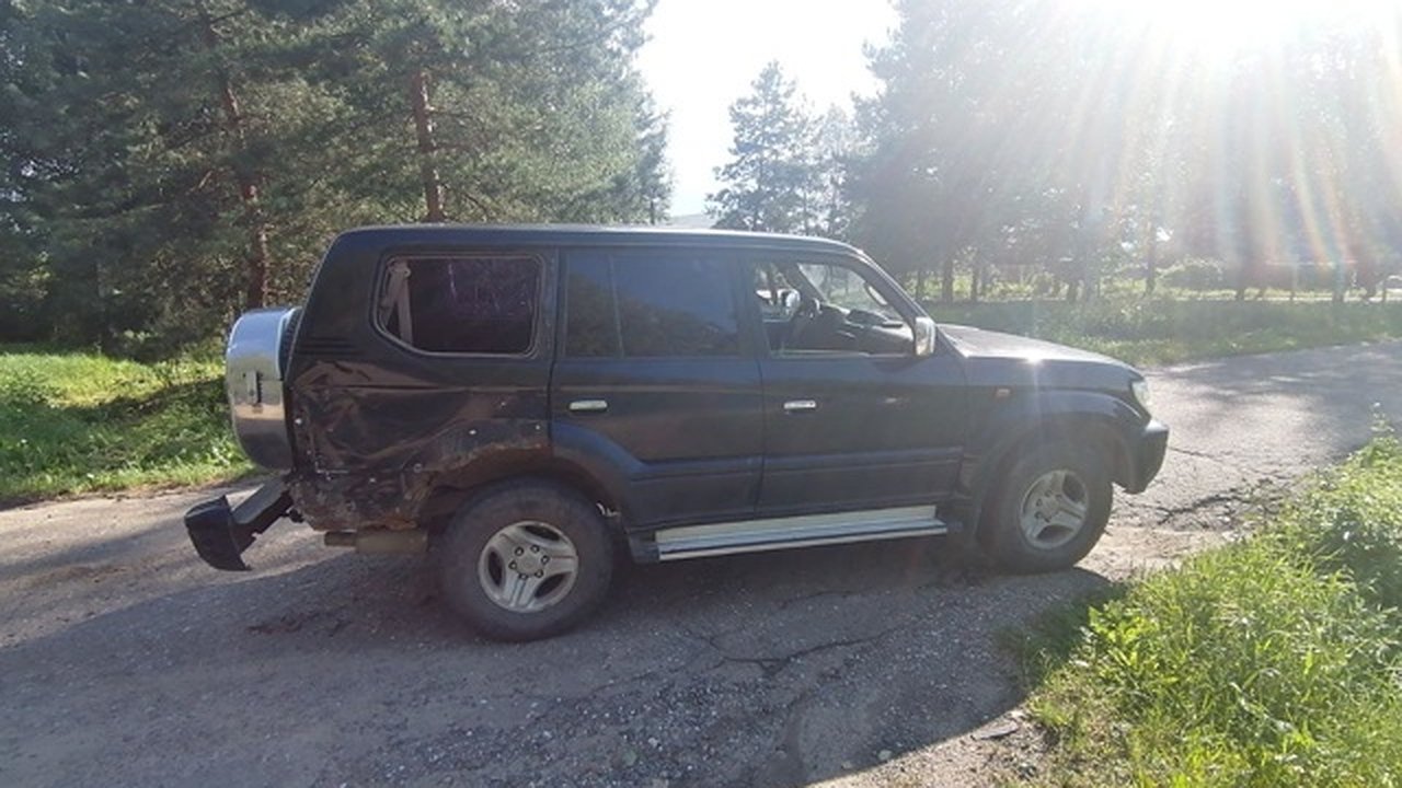 Главная картинка новости: В Костромской области мотоциклист столкнулся с иномаркой: есть пострадавшие