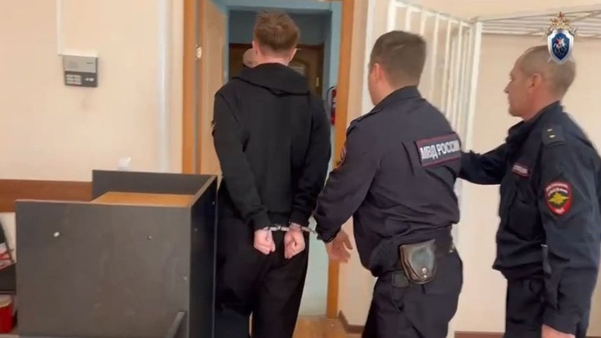 Главная картинка новости: В Антропово 45-летний мужчина избил сына до сотрясения мозга