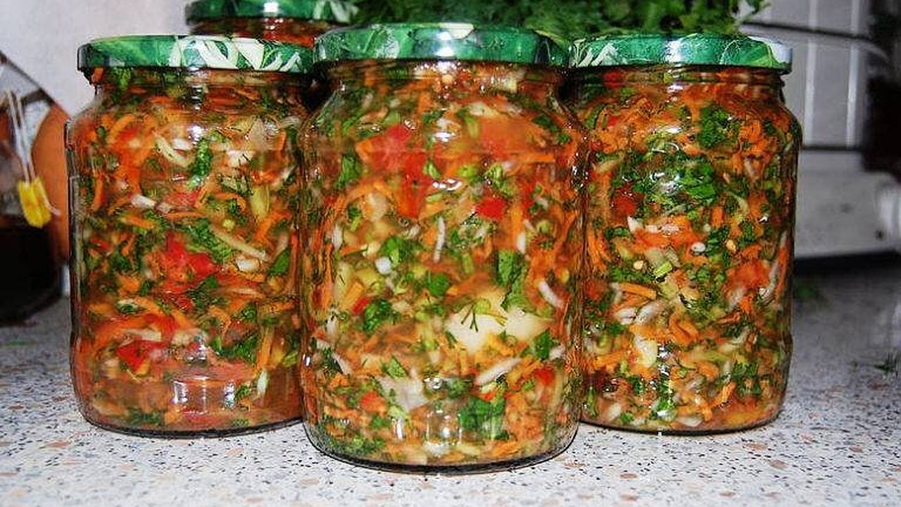 Главная картинка новости: 3 варианта заготовок для щей: зимой обеспечим семью горячим обедом