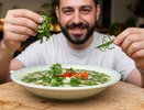 Итальянец пробует нашу еду: что понравилось, а что вызвало недоумение