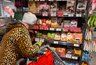 Миниатюра новости: Японка зашла в российский магазин — хотела увидеть пустые полки: записала реальное видео — вот какую реакцию получила