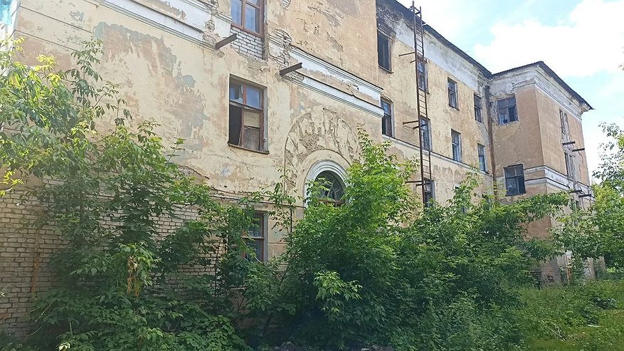 Главная картинка новости: Опасное здание в Волгореченске закроют по решению суда