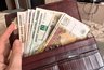 Миниатюра новости: Мать требовала перевести ей деньги — а дочь кочевряжилась: наглость или самодостаточность