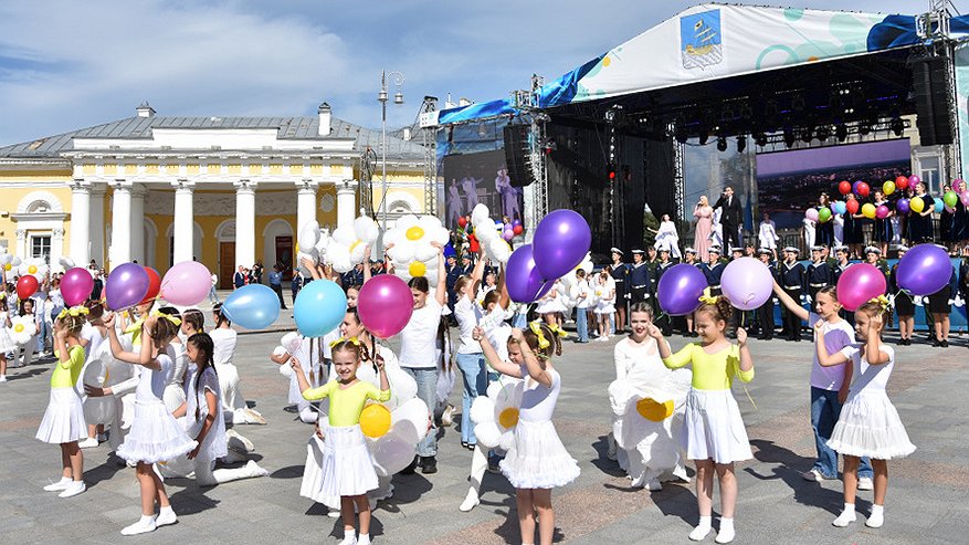 Главная картинка новости: В Костроме пройдет празднование Дня города с ярмарками и концертами (0+)