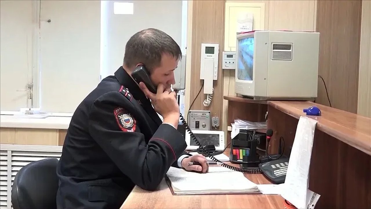 Главная картинка новости: В Костромской области цыганка украла деньги из квартиры пожилого мужчины