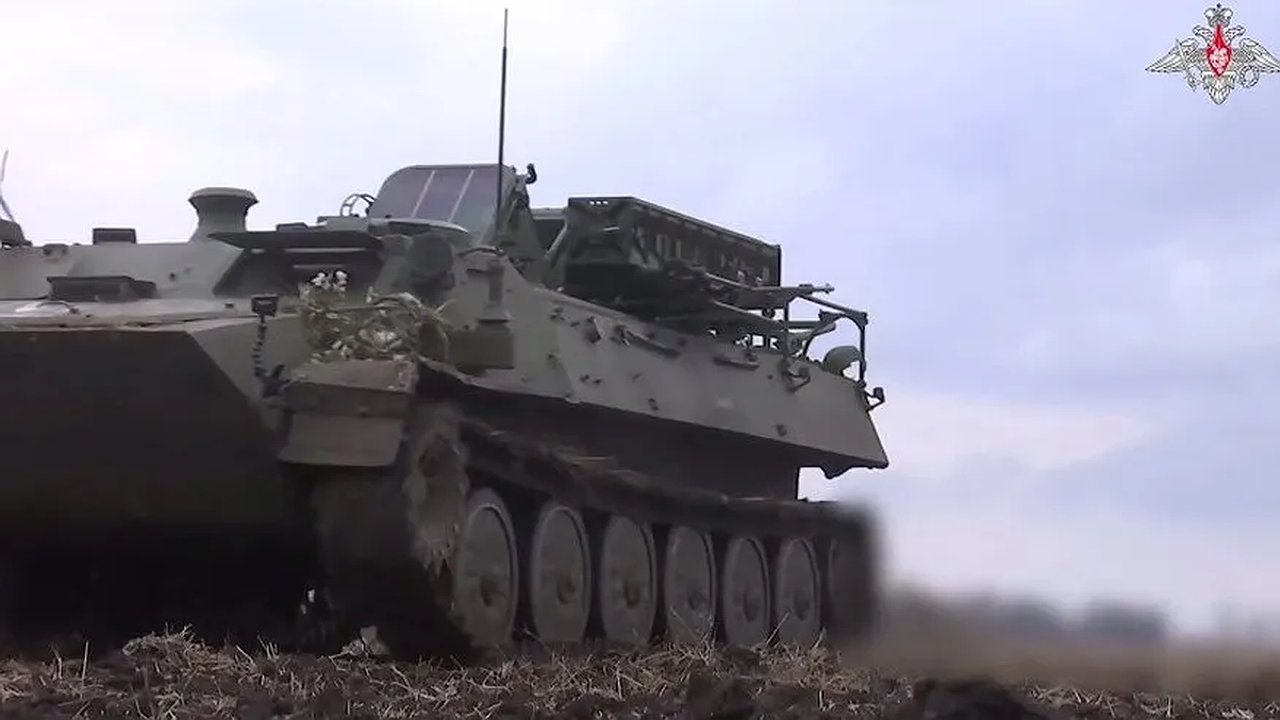 Главная картинка новости: За ночь над регионами России перехватили около 50 дронов