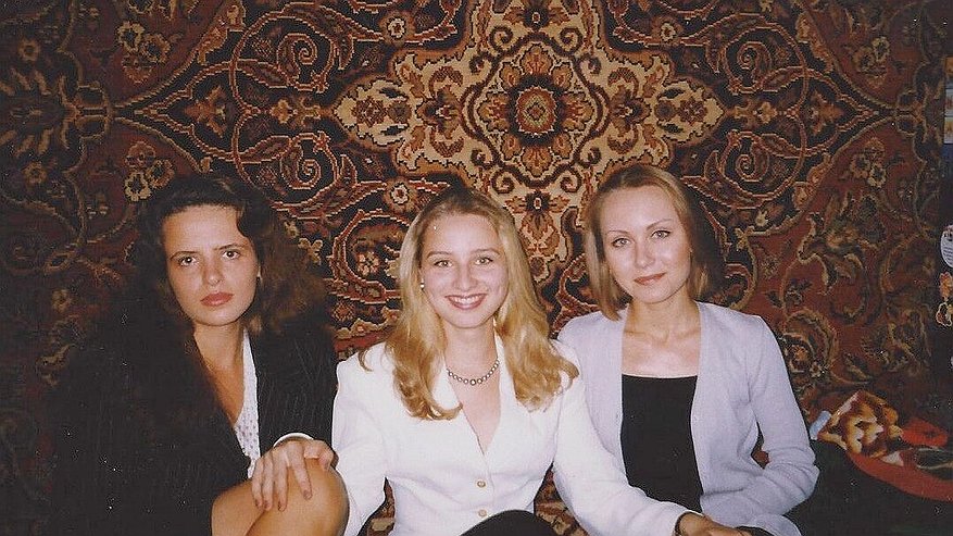 Главная картинка новости: 6 неловких фото россиян из 90-х: раньше казались крутыми — а сейчас выглядят нелепо