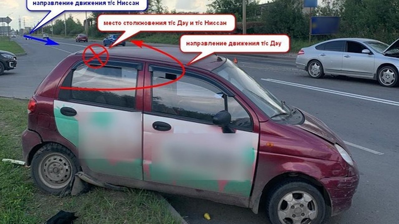 Главная картинка новости: В Костроме на Индустриальной столкнулись две иномарки: есть пострадавшие