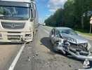 В Костромской области на трассе легковушка столкнулась с фурой