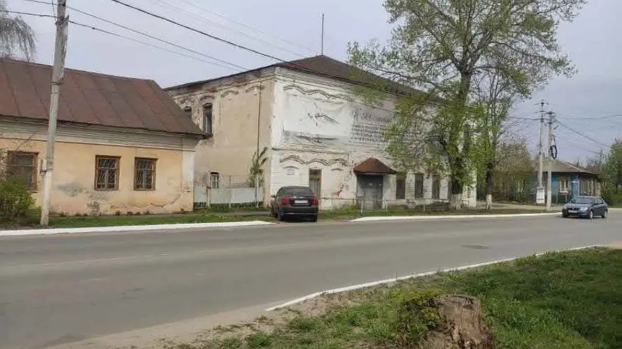 Главная картинка новости: В Костромской области продаются три старинных особняка