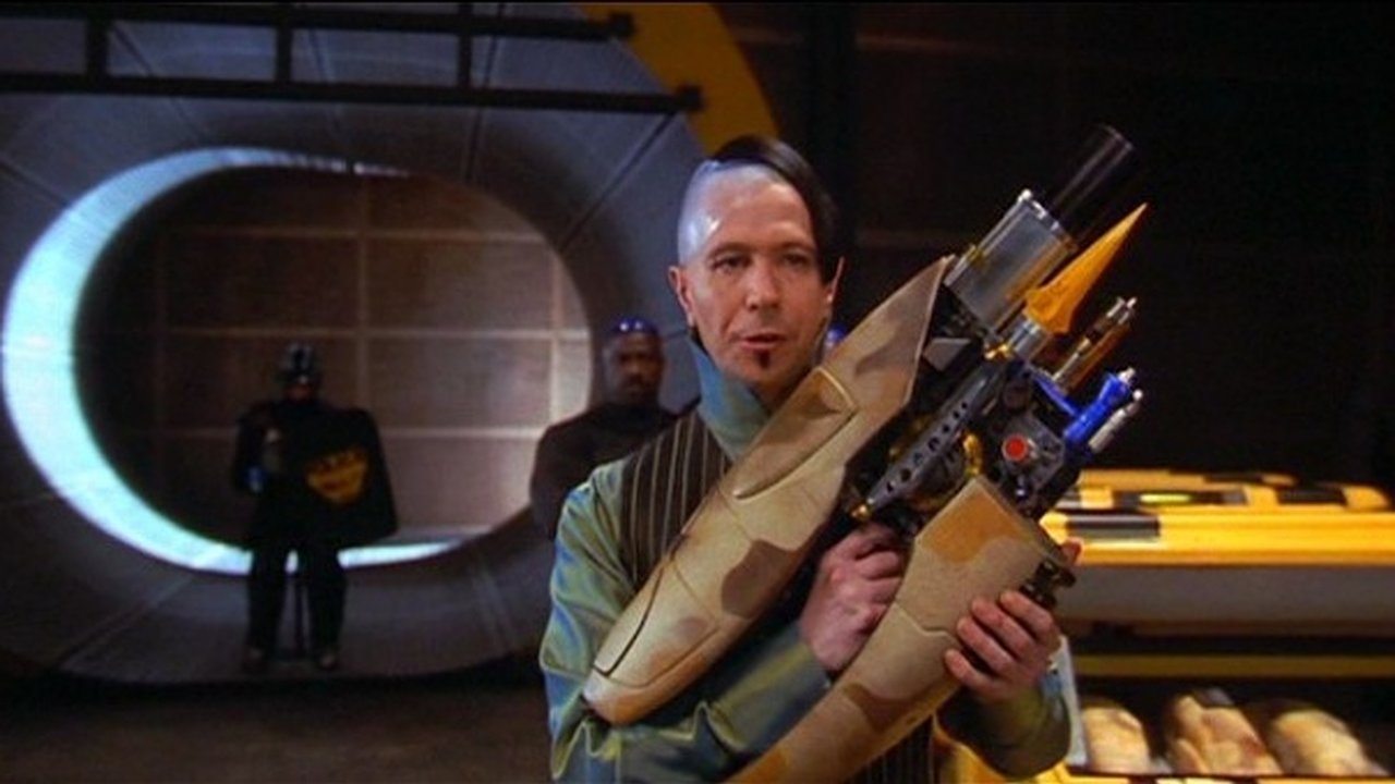 Главная картинка новости: Советское оружие в фантастических фильмах: от «Звездных войн» до «Пятого элемента» — почему его так любили зарубежные режиссеры