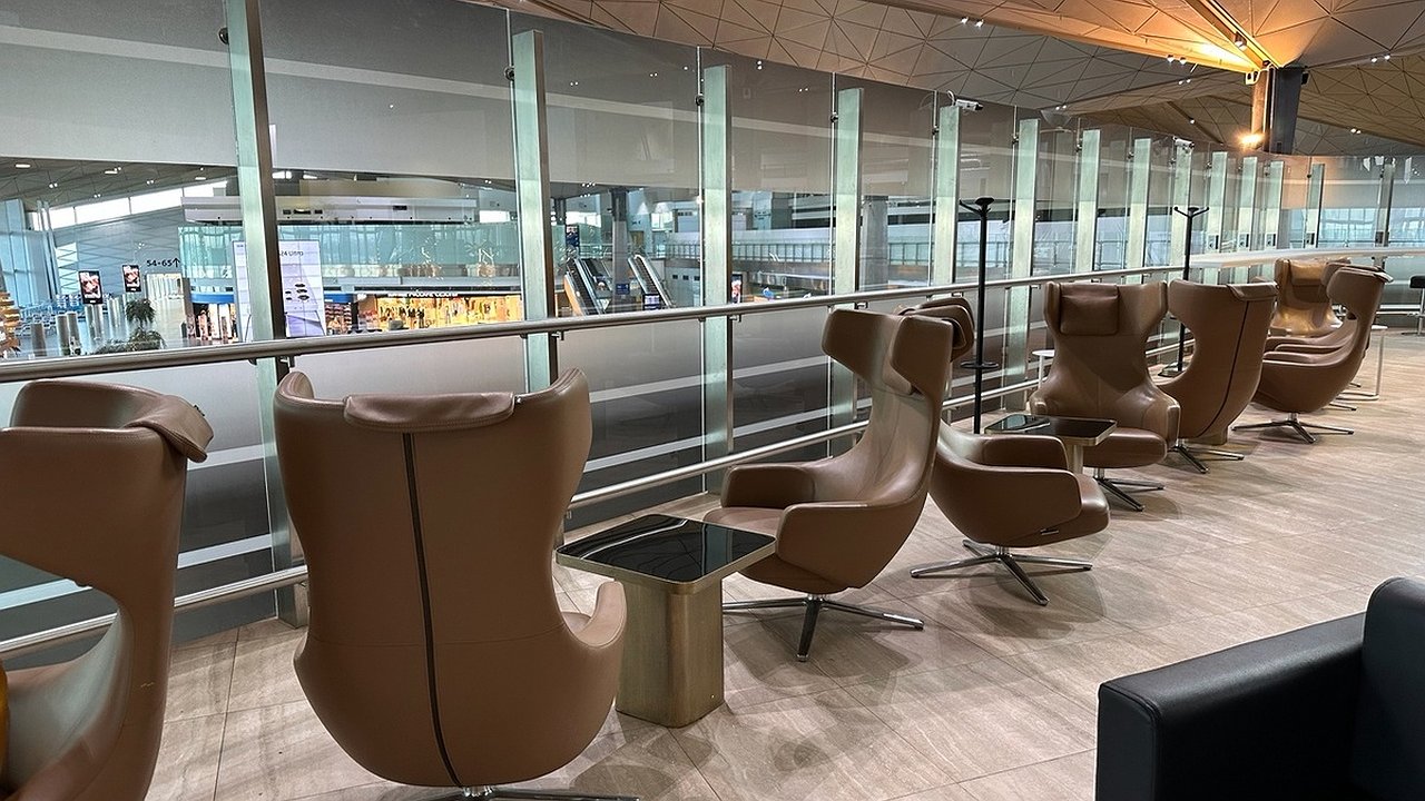 Главная картинка новости: Как попасть в бизнес-зал в аэропорту, даже если летишь экономом — инструкция для "чайников"