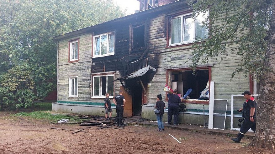 Главная картинка новости: Пострадавшим от пожаров костромичам окажут всестороннюю помощь
