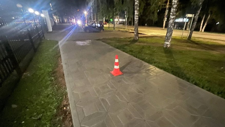 Главная картинка новости: В Костромской области ребенок оказался под колесами "Нивы"