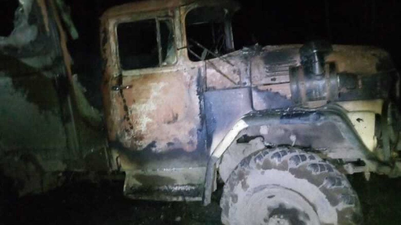 Главная картинка новости: В Костромской области на территории лесничества загорелся грузовик