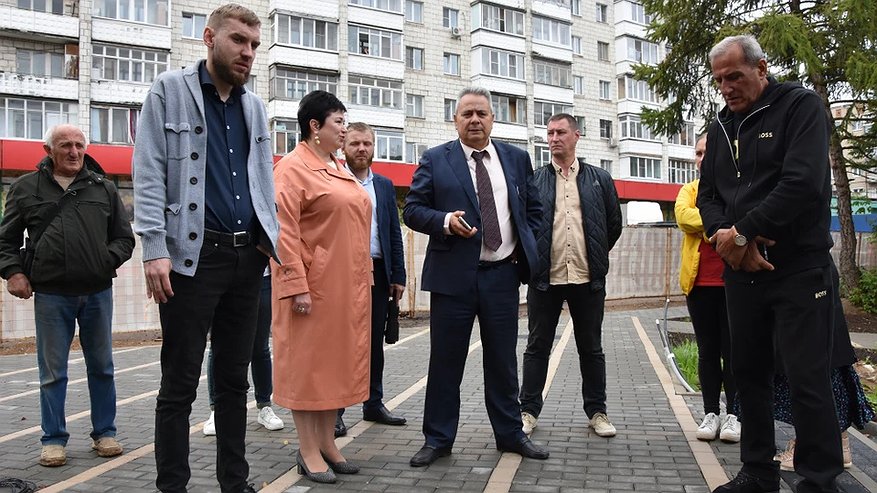 Главная картинка новости: В заволжском сквере Костромы началось обустройство детских и спортивных площадок