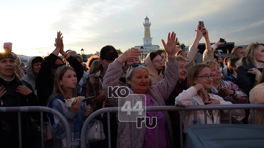 Главная картинка новости: Приезд Илзы Лиепы, метеор до Нижнего Новгорода и Ярославля, задержка зарплаты, проезд к Волге: что читали костромичи на неделе