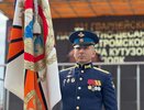 В Костроме торжественно передали Боевое Знамя новому командиру парашютно-десантного полка