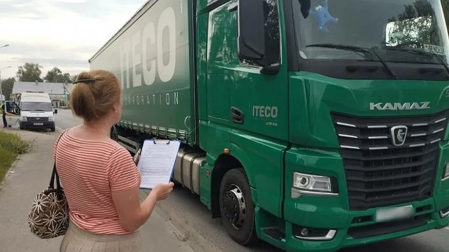 Главная картинка новости: В Костроме усилили контроль за стоянкой большегрузов