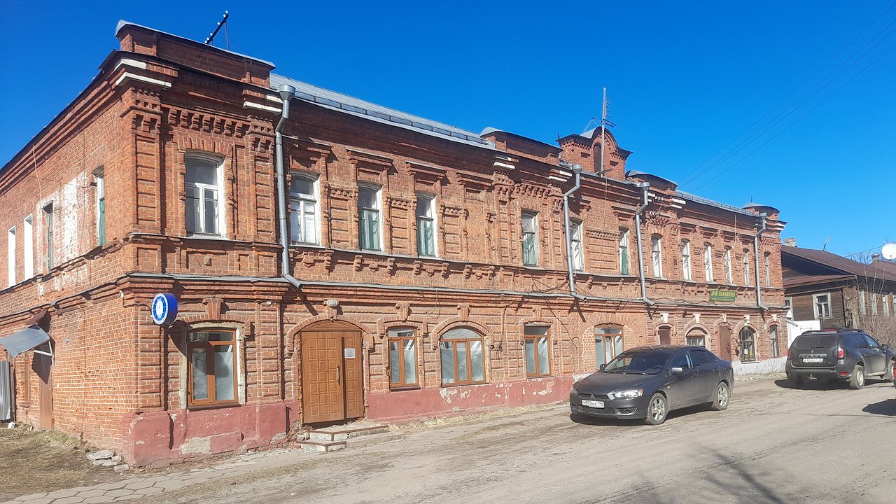 Главная картинка новости: В Костромской области взяли под охрану знаменитую "Гостиницу Хохлова"