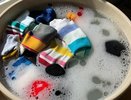 Бросаю носки в пакет — и они чистые до неприличия: теперь ни замачивать, ни тереть не придется