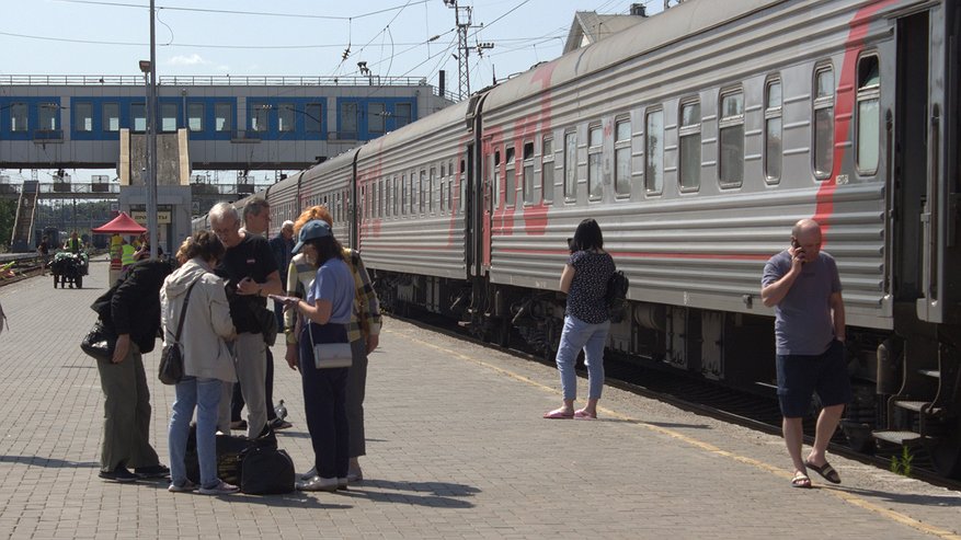 Главная картинка новости: Попутчица обвинила ребенка во всех грехах — грозилась вызвать начальника поезда: конфликт разрешился неожиданным образом