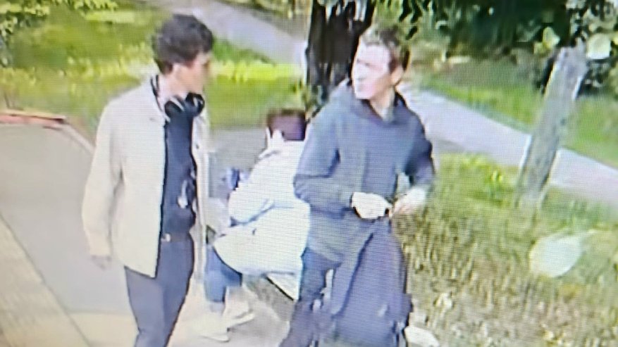 Главная картинка новости: В Костроме разыскивают двух юношей, которые подняли чужой кошелек в автобусе