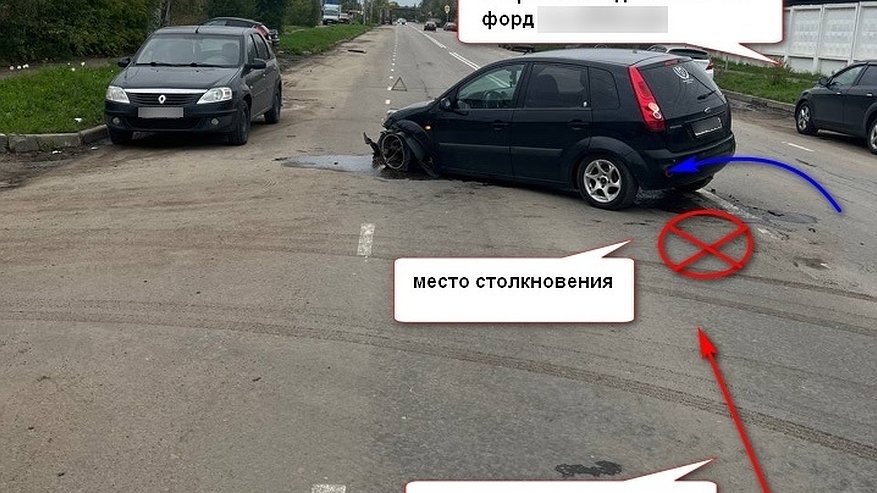 Главная картинка новости: В Костроме на Локомотивной столкнулись две иномарки: есть пострадавшие
