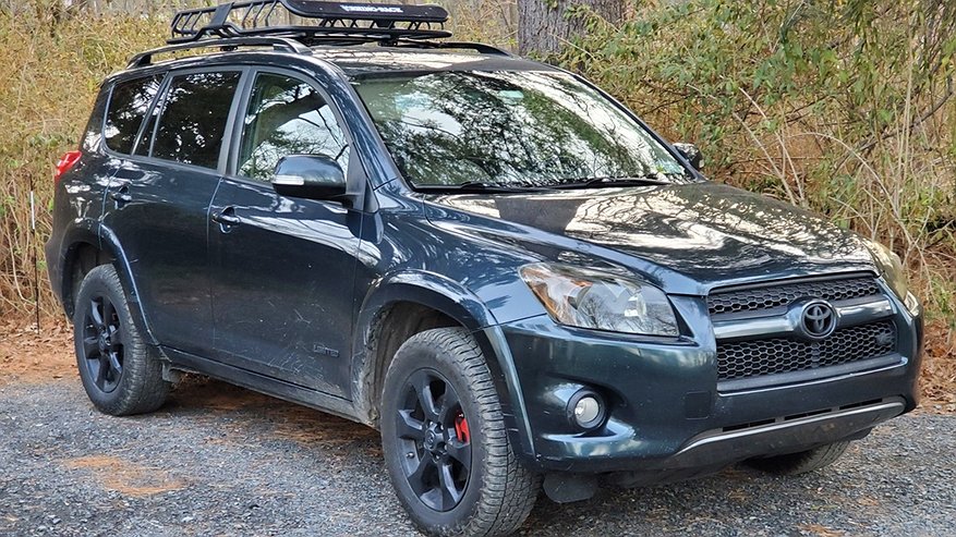 Главная картинка новости: В Костроме экс-сотрудник парковки угнал Toyota RAV4 и попался в руки полиции