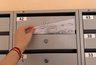 Миниатюра новости: Бумажка в почтовом ящике — и вы без денег: новая схема позволяет преступникам действовать без звонков «из банка»