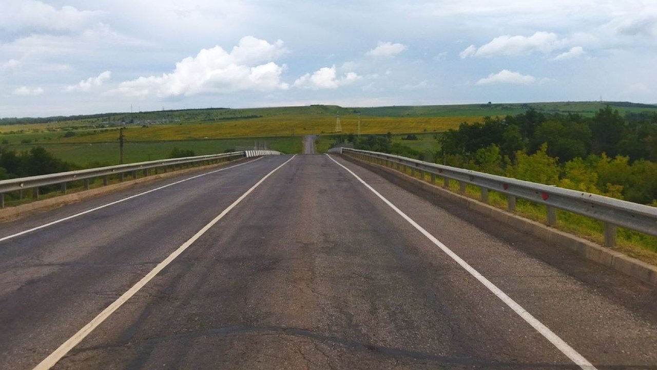 Главная картинка новости: Почему в США асфальт лежит по 50 лет, а у нас портится через 3 года: причина проста как дважды два — в России не догадываются