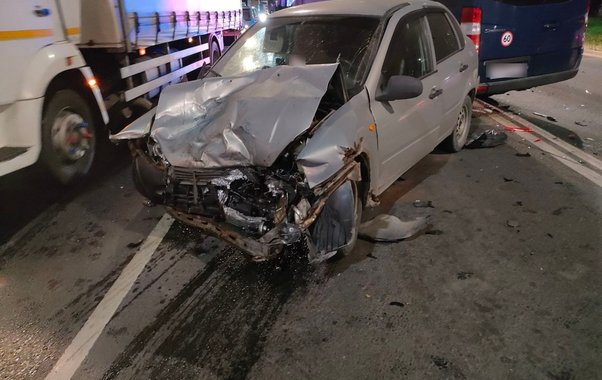 В Костроме столкнулись ВАЗ и Mercedes: есть пострадавшие