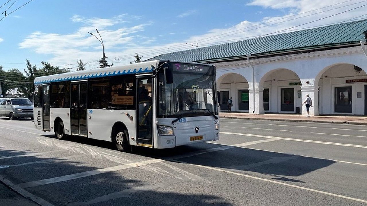 Главная картинка новости: Жители Костромы жалуются на транспорт: где автобусы и почему они такие тесные