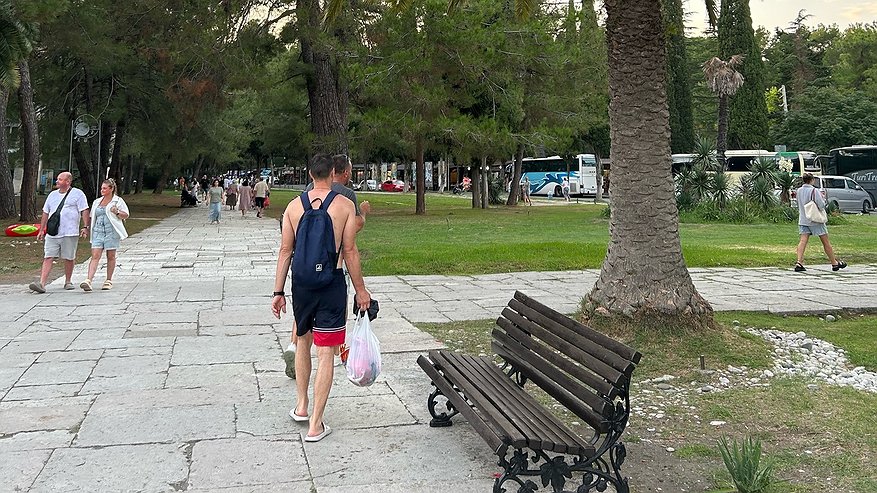 Главная картинка новости: Абхазия без прикрас: почему 99% туристов видят «дыру», а местные живут будто в другой реальности