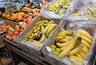 Миниатюра новости: Маленькие пакетики на вес золота: для чего продавцы "Магнитов" и "Пятёрочек" рыскают в ящиках с бананами