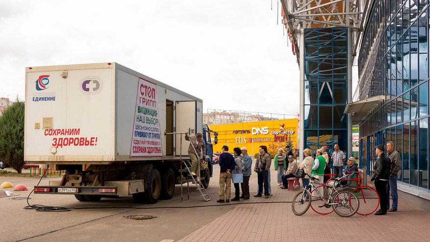 Главная картинка новости: У торговых центров Костромы открылись мобильные пункты вакцинации