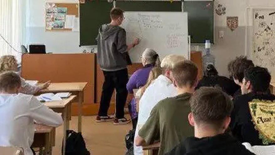 Главная картинка новости: На базе костромской школы открыли университетский класс