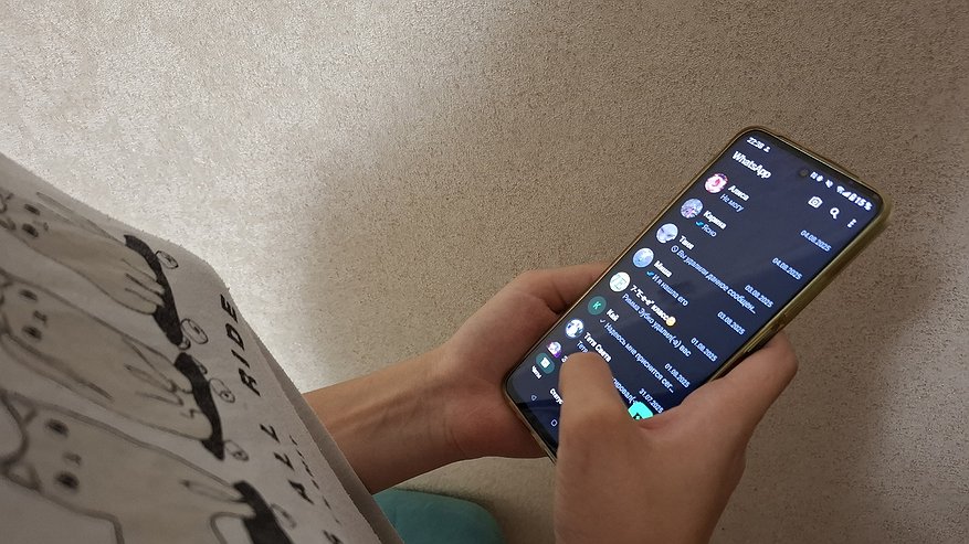 Главная картинка новости: Телефон — как предатель в кармане: какие СМС срочно стереть, пока не поздно