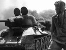 Немцы бросили советского подполковника под танки, но именно он потом пустил под откос их эшелоны: вот как выжил герой войны